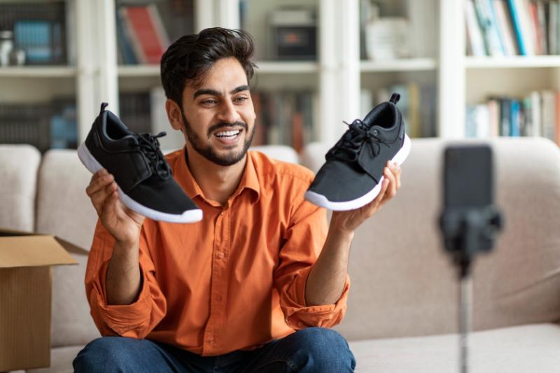 Handsome Middle Eastern Guy Fashion Blogger Showin 2023 11 27 04 55 33 Utc